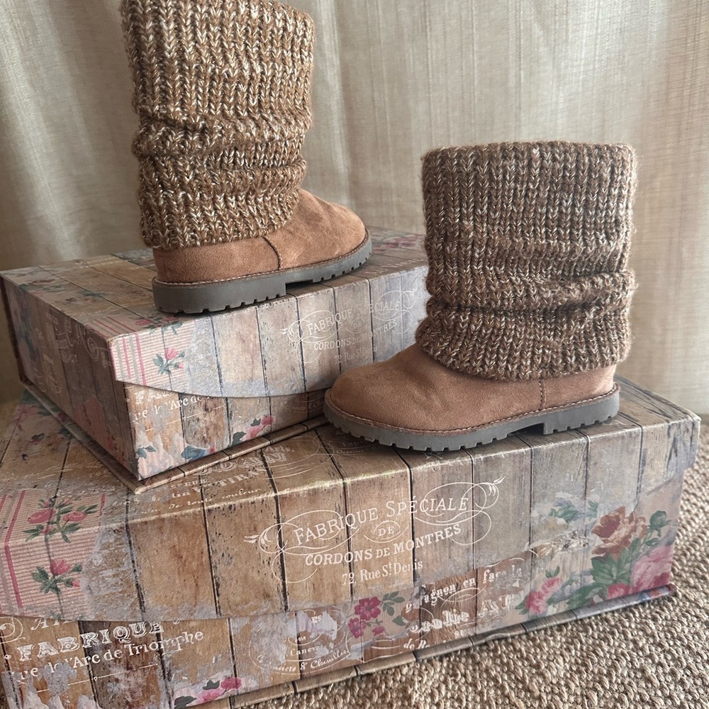 Toddler Girl’s Faux Suede & Sweater Booties - Picture 5 of 5